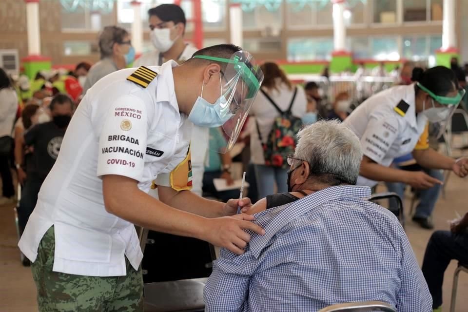 El Municipio de Monterrey arrancó esta mañana el proceso de vacunación de adultos mayores contra el Covid.