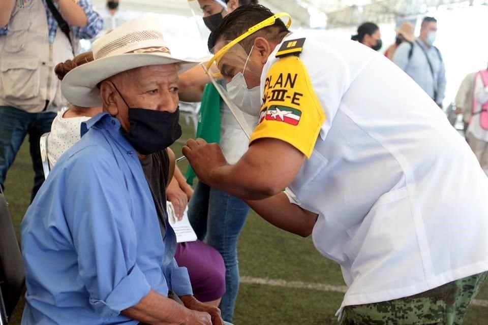 En Guadalupe se espera vacunar contra Covid a 106 mil adultos.