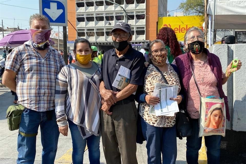 Para su segunda dosis, María Isabel se encomendó a todos los santos y estuvo alerta de que la jeringa que usó la enfermera no estuviera vacía.