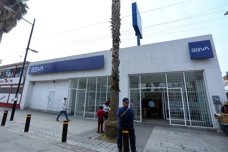 Después de iniciar la pandemia han dejado de operar alrededor de mil sucursales.