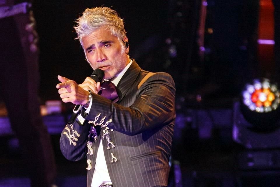 El cantante Alejandro Fernández realizará una gira por Estados Unidos al lado de su hijo Alex; arrancan el 10 de septiembre de este año.