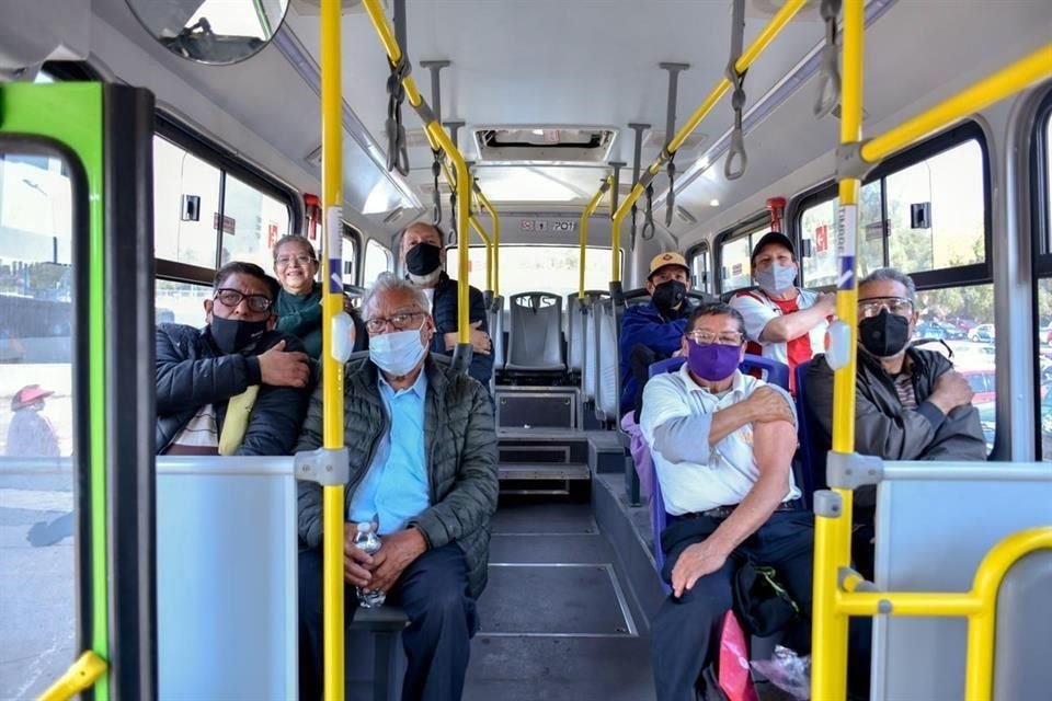 Los autobuses salen de forma constante con una frecuencia aproximada de una hora.