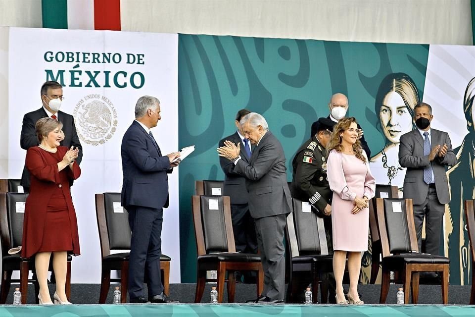 Tras invitar al Presidente cubano Díaz-Canel, AMLO pidió a su homólogo de EU actuar con grandeza y levantar bloqueo económico contra Cuba.