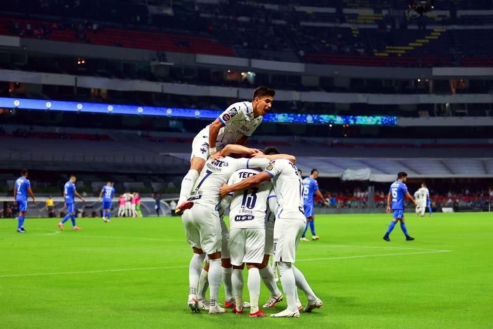 El Monterrey goleó a Cruz Azul en el Estadio Azteca y avanzó a la Final de la Liga de Campeones Concacaf.