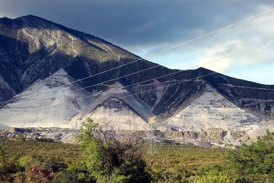 El pasado lunes, el Gobierno de 'El Bronco' publicó una nueva delimitación alrededor de las pedreras que redujo las zonas de amortiguamiento con zonas habitacionales.