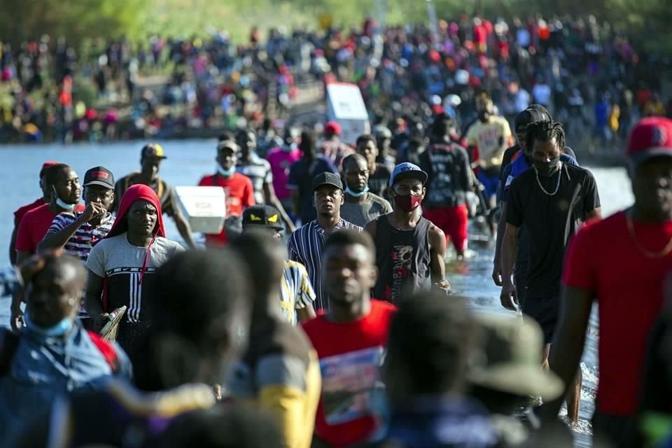 La cifra de migrantes haitianos que llega al puente internacional de Acuña-Del Río para cruzar continúa creciendo.