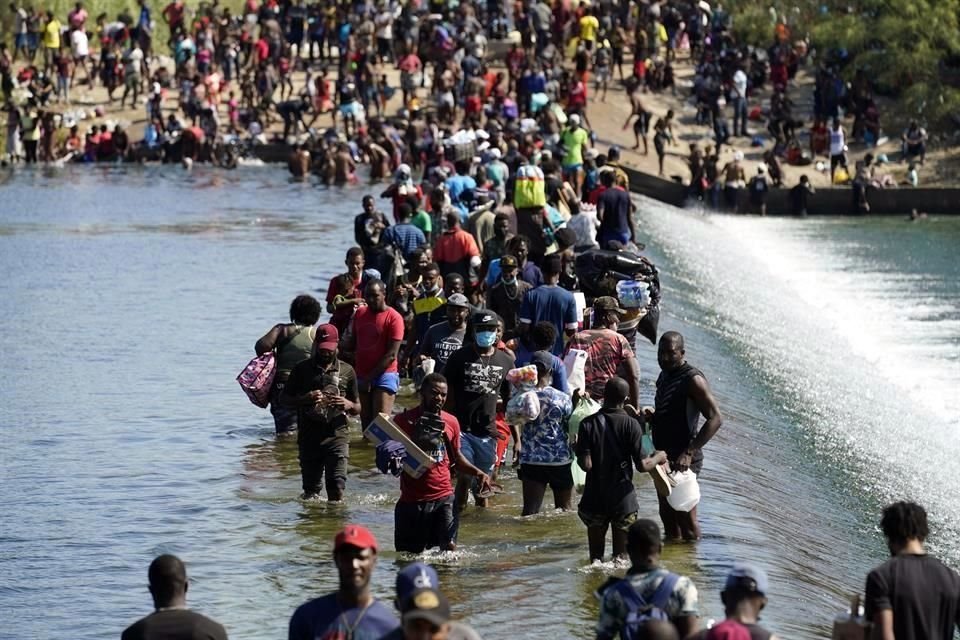 Los haitianos han cruzado ida y vuelta el río Bravo.