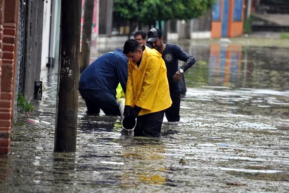 En Yautepec, el nivel del río del mismo nombre incrementó, lo que provocó el desbordamiento y generó afectaciones en 11 colonias.