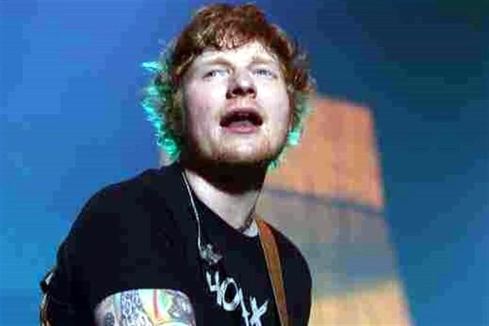 Ed Sheeran dio a conocer que su gira + - = ÷ x se retomará a partir de 2022.