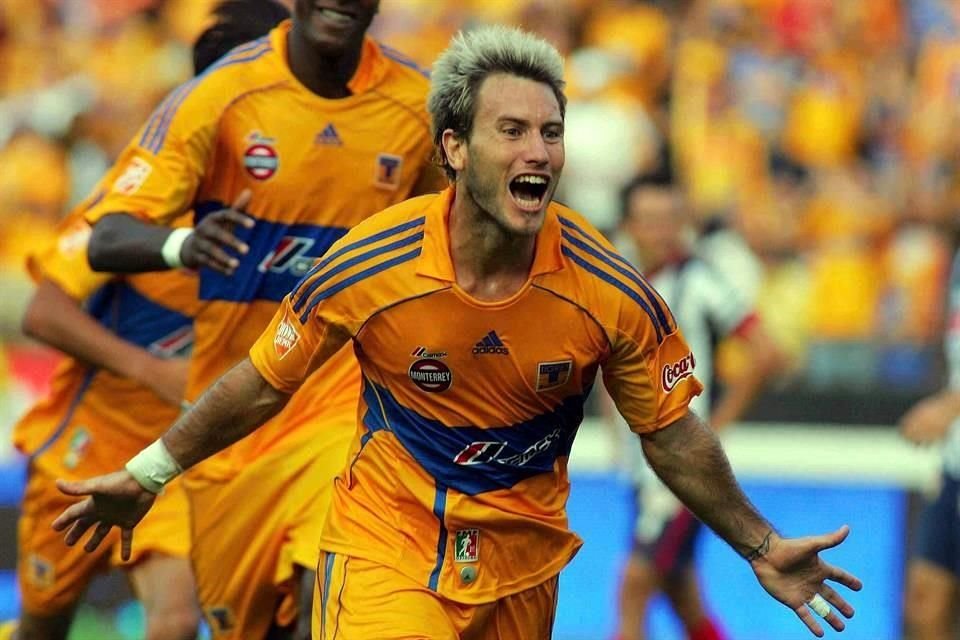 Gastón Fernández vistió los dos jerseys de los equipos regios, pero disfrutó más un gol que le hizo como Tigre al Monterrey.
