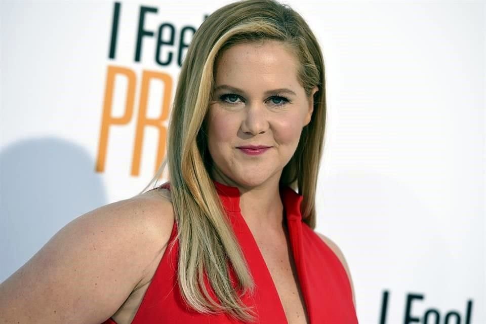 Amy Schumer fue sometida a una operación para extirparle su útero y apéndice debido a la endometriosis que padecía.