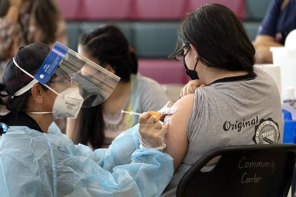 En 53 municipios de Jalisco se aplicará la segunda dosis de AstraZeneca a personas de 30 años en adelante.