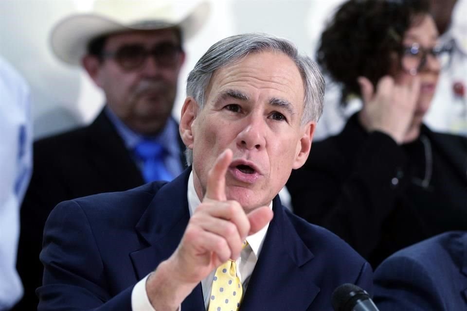 Greg Abbott ha lanzado una campaña de persecución contra los migrantes, retomando algunas propuestas de Donald Trump, como el muro fronterizo.