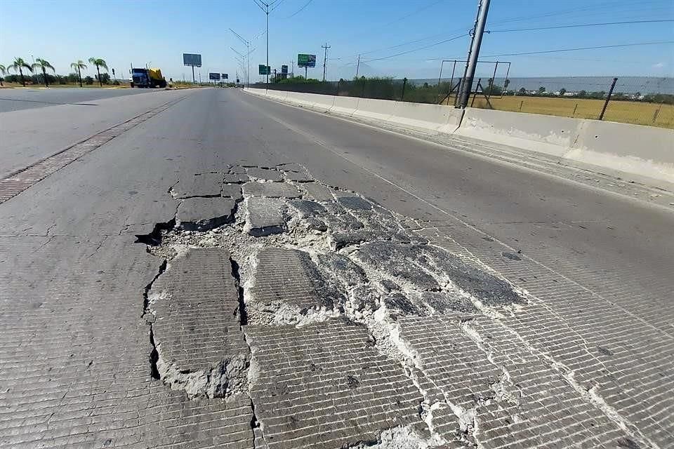 A medio año de la obra realizada por la Red Estatal de Autopistas, y a menos de dos semanas de que concluya el sexenio de Jaime Rodríguez, los daños en el concreto hidráulico se han multiplicado.