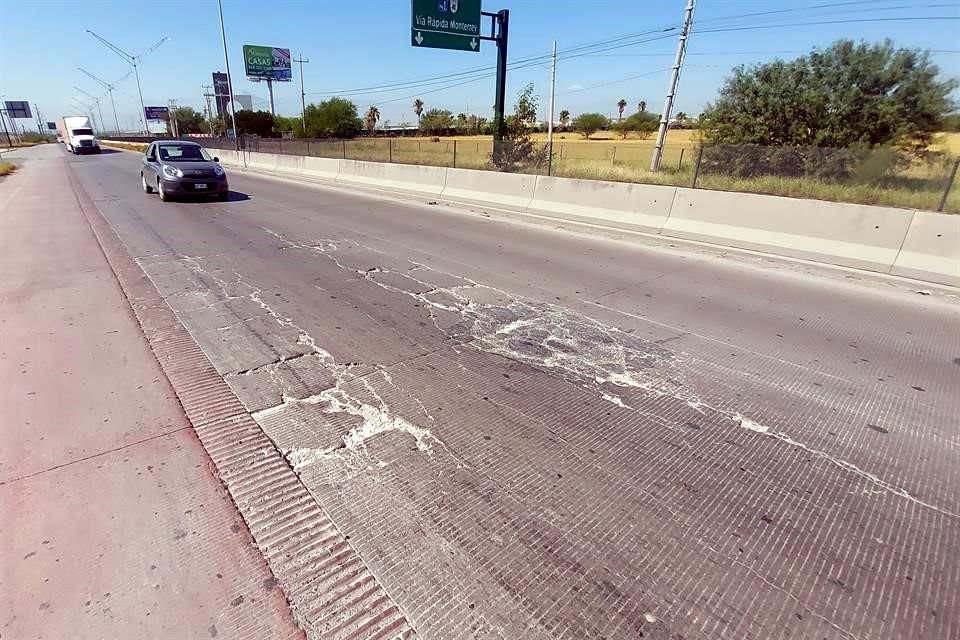 Realizaron reposiciones de losas de concreto y sellado de grietas en las zonas más afectadas, pero quedaron daños en el sentido al Aeropuerto Internacional.