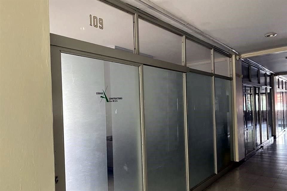 CÓDIGO A CONSTRUCTORES. Las oficinas de esta constructora tendrían por lo menos dos años abandonadas, según empleados del edificio donde se ubica.