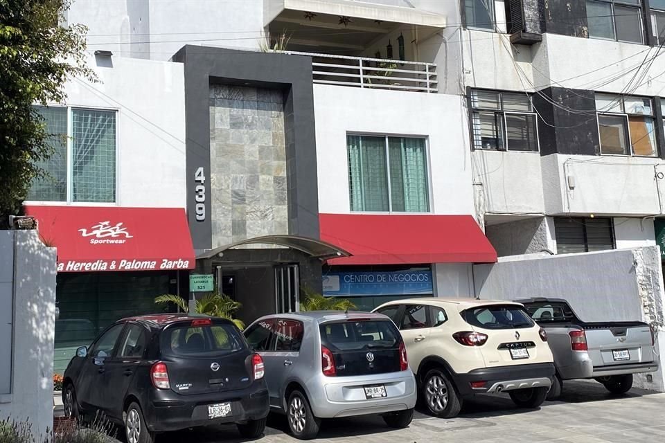 PROMOTORA Y CONSTRUCTORA HERMI. En el domicilio donde debería estar dicha empresa, está instalada Intercenter, una firma que renta oficinas virtuales.