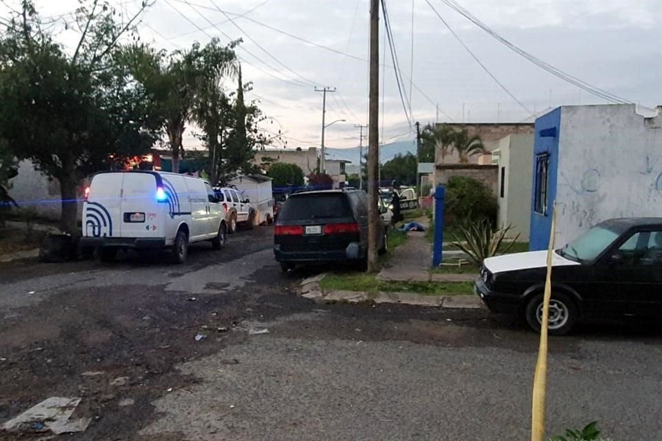 La víctima tenía heridas de arma blanca cuando fue encontrado por policías; no hubo testigos de la agresión.