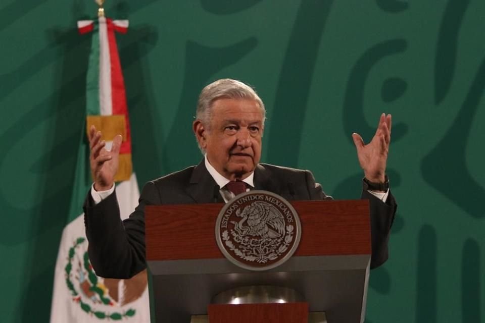 'Ahora que veníamos para acá, de Metepec a Agua Blanca, que es Hidalgo, está intransitable el camino', expresó el Presidente López Obrador.