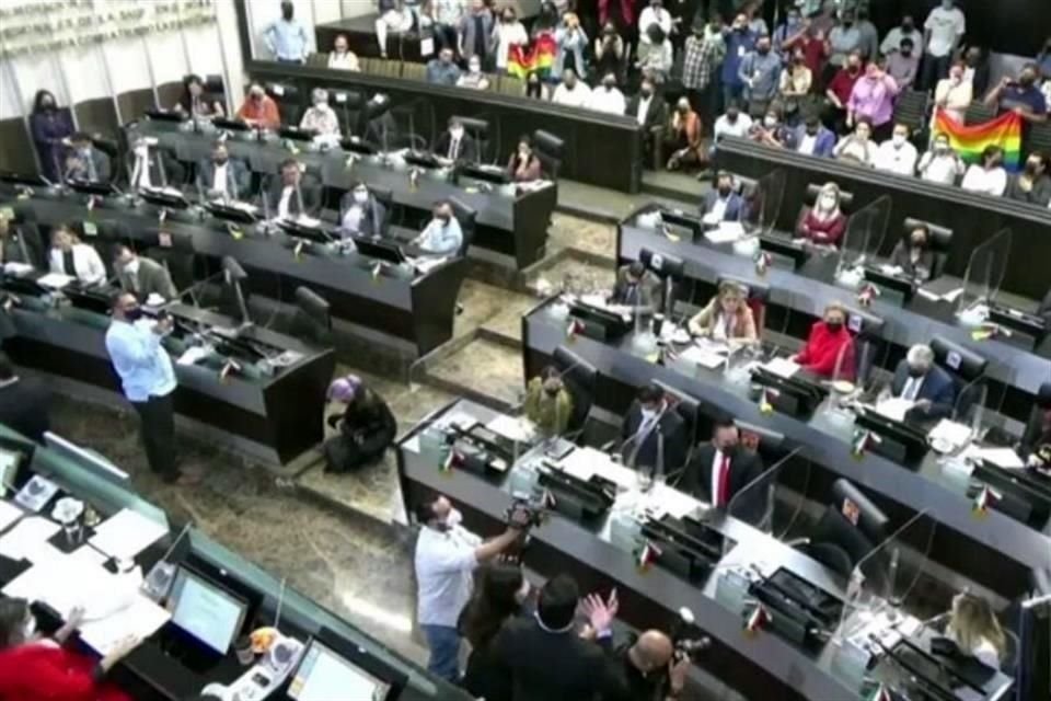 El Congreso de Sonora aprobó la modificación del Código de Familia estatal para legalizar el matrimonio entre personas del mismo sexo.