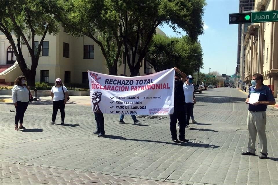 Un grupo de 20 maestros aseguran que el Gobernador no ha cumplido con la basificación de trabajadores, el pago de adeudos y entrega de nombramientos, pendientes desde el 2016.
