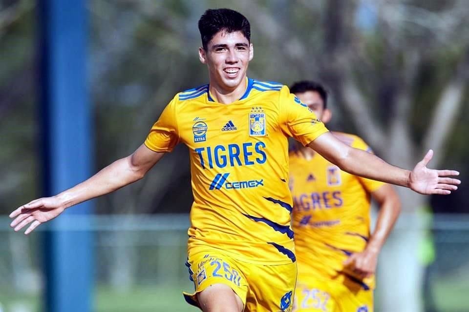 Leonardo Flores es de Monterrey, tiene 18 años e hizo explotar de júbilo este sábado a La Cueva.