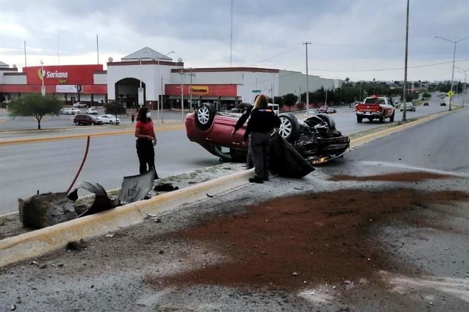 El accidente se registró poco antes de las 13:00 horas en la Avenida del Teléfono y el Bulevar Julián Treviño Elizondo.