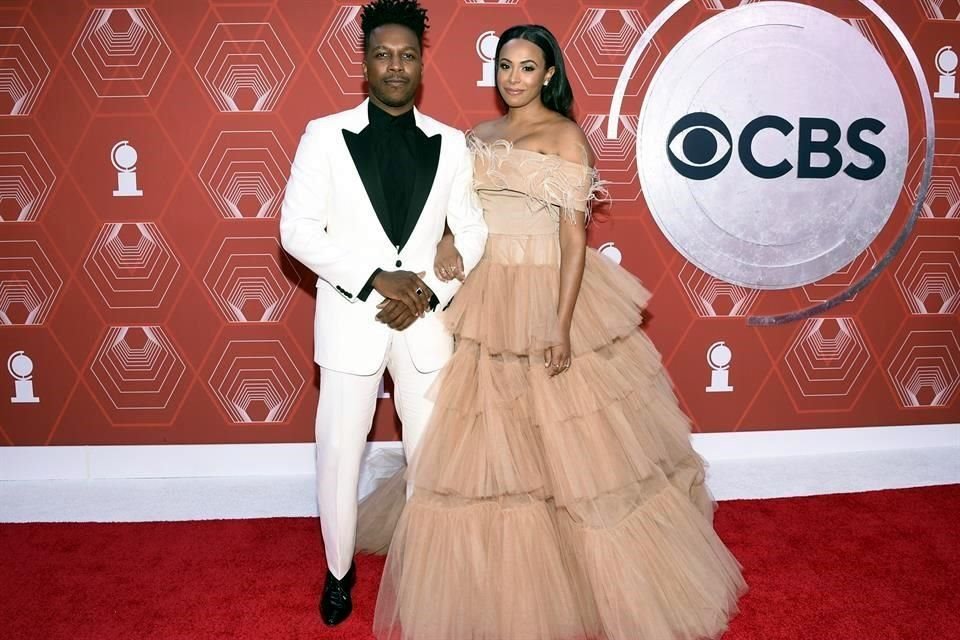 Leslie Odom Jr. y Nicolette Robinson, de los primeros en llegar a la gala.