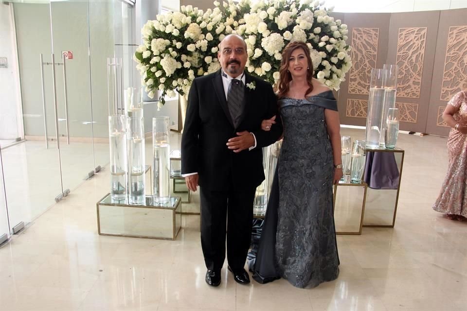 Eduardo González Gómez y Reyna Magdalena Flores de González