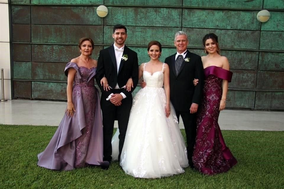 Ana María Balderas de Díaz de León, Eduardo Daniel González Flores, Ana Cecilia Díaz de León Balderas, Bernardo Díaz de León y Andrea Díaz de León