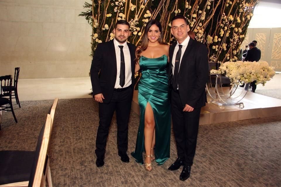 Brandon Carrillo, Brenda Atyala y Adalberto Cavazos