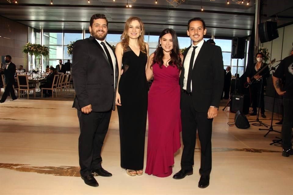 Carlos Minila, Marcela Martínez, Mariana Martínez y Héctor Cepeda