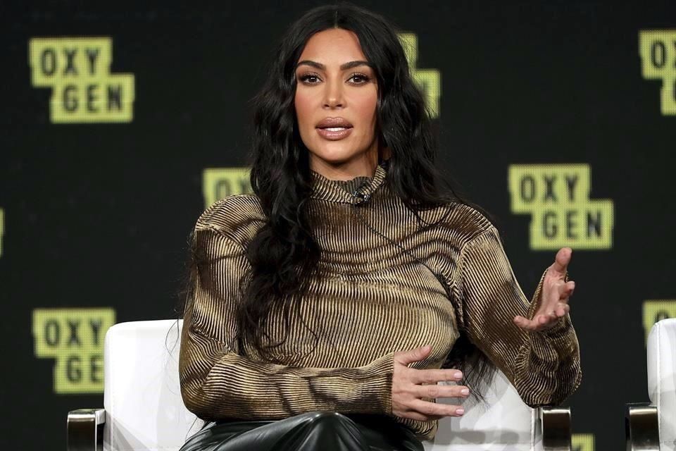 Kim Kardashian donó tres mil dólares a una madre de cuatro niños que perdió su trabajo y cuyo marido falleció a causa del Covid-19.