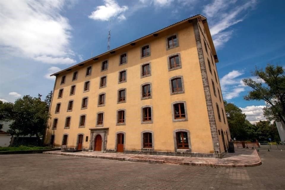 El Cencalli, Casa del Maíz y la Cultura Alimentaria, se ubica en las instalaciones del antiguo Molino del Rey, en Los Pinos. El recinto cuenta con cuatro pisos y ochos salas de exhibición.