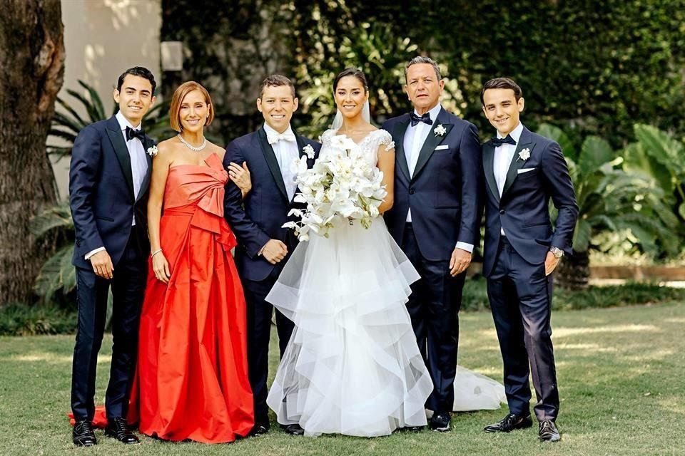 FAMILIA DEL NOVIO. Daniel Lorenzen Maldonado, Graciela Maldonado de Lorenzen, los novios, Dieter Lorenzen Maldonado y David Lorenzen Maldonado