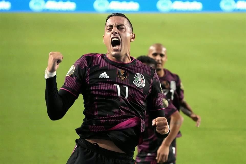 Mexico forward Rogelio Funes Mori cuteri)