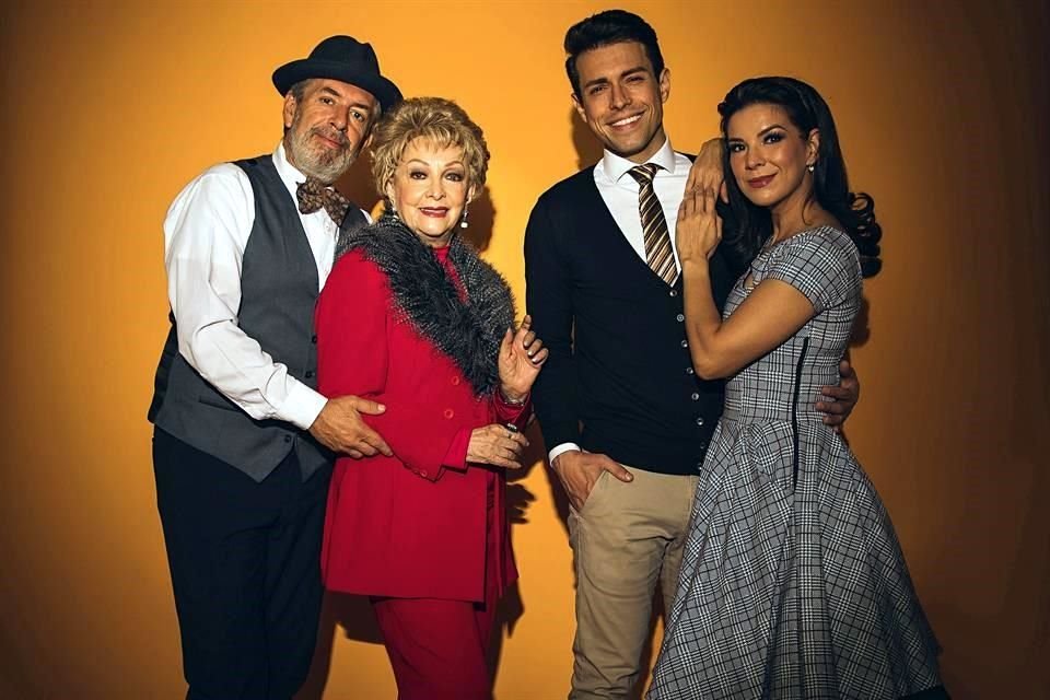 Si eres amante de los 60 o quieres revivirlo, ve a ver 'Tu Cabeza en mi Hombro', musical original de Óscar Rubí.