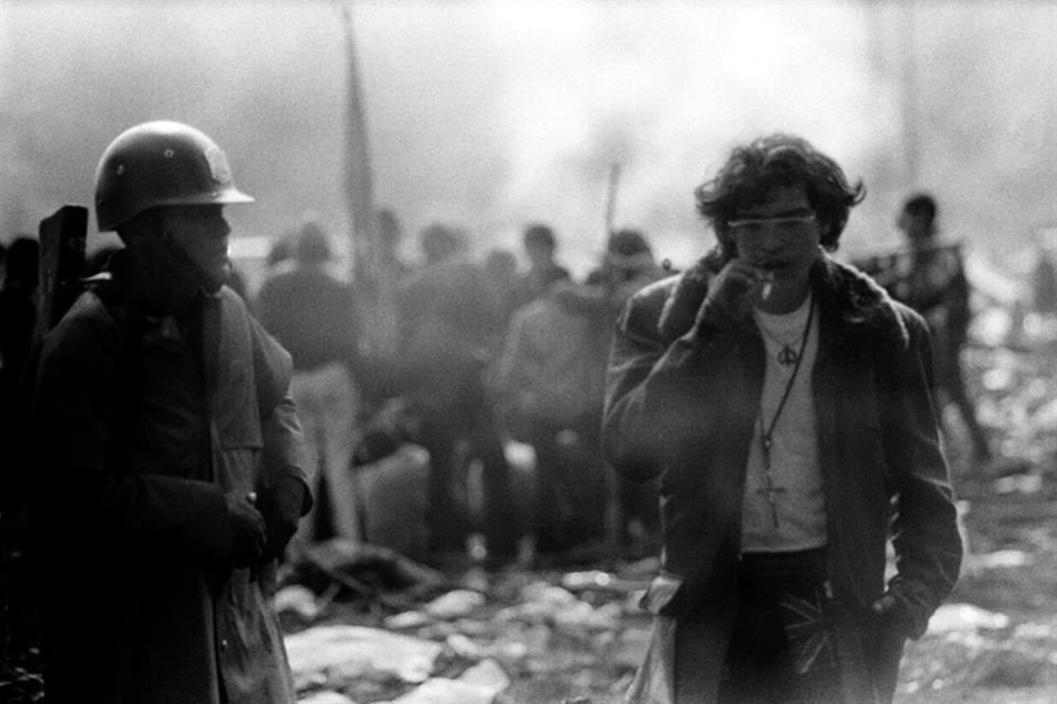 'Pásate un toque, ¿no?'. Una imagen del festival de Rock y Ruedas de Avándaro, 11 de septiembre de 1971, hace 50 años.