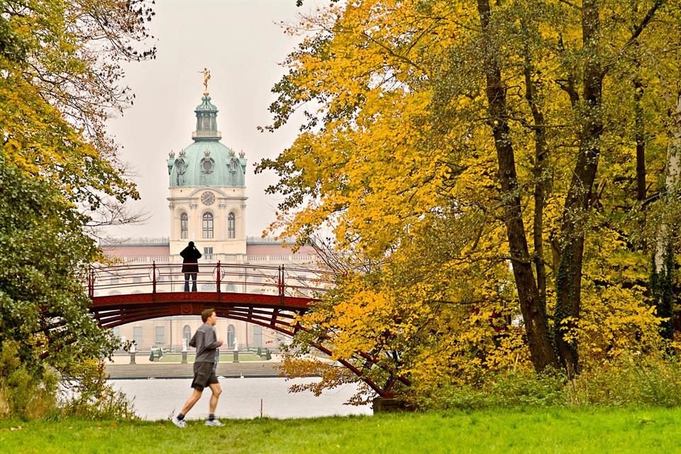 Alemania: Este país europeo ofrece bellas postales durante esta época del año. Uno de los sitios que vale la pena visitar en Berlín, su capital, es Schlosspark Chalottenburg.