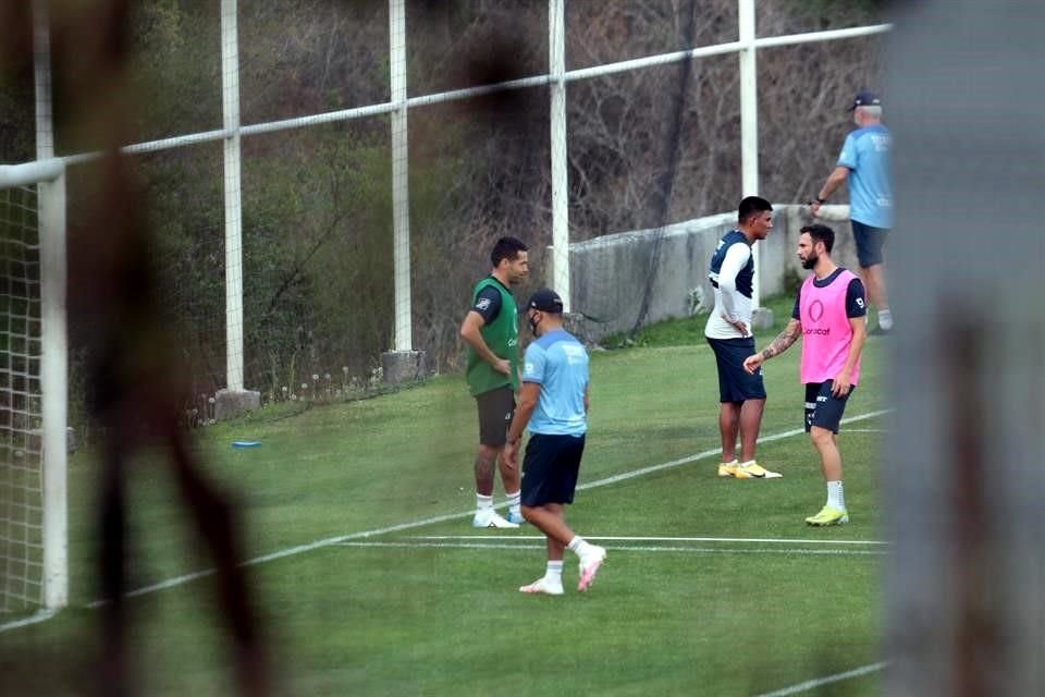 Miguel Layún se reintegró al trabajo al parejo de Rayados tras superar una lesión.