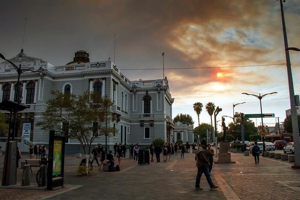 A la altura del Paraninfo de la UdeG también se aprecian los estragos del incendio