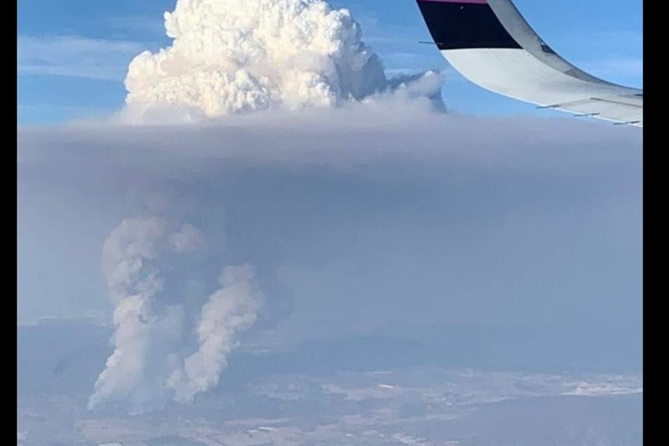 Así se ve la ZMG la mañana de este martes desde el aire.