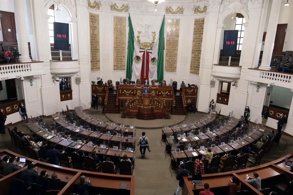 La reforma a la Ley de Adjudicaciones está a la espera de ser discutida en comisiones para obligar a las dependencias a realizar dos procesos de licitación antes de utilizar la adjudicación directa.