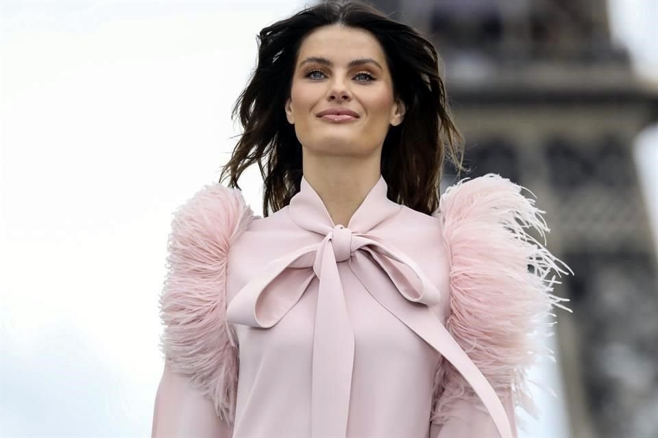 Isabeli Fontana también formó parte del evento en Paris.