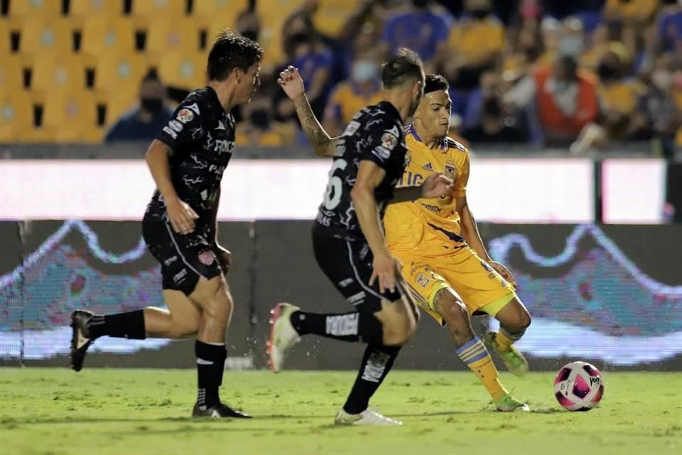 Para el segundo tiempo, los felinos estuvieron encima del Necaxa, pero entre postes y desvíos, el balón no entró al arco hidrocálido.