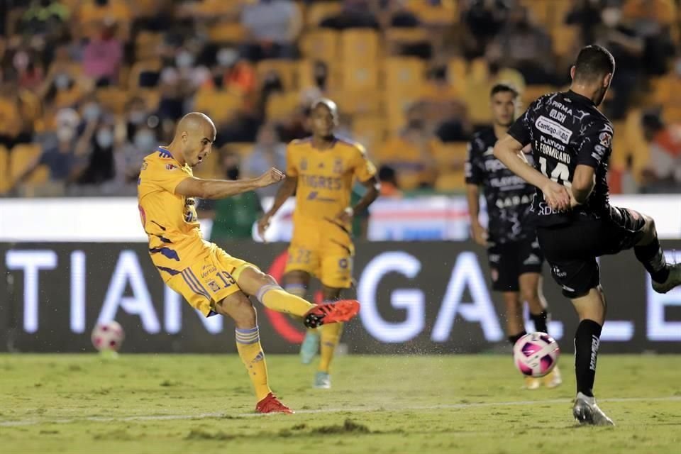 Para el segundo tiempo, los felinos estuvieron encima del Necaxa, pero entre postes y desvíos, el balón no entró al arco hidrocálido.