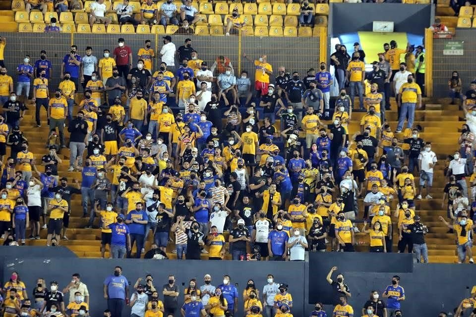 La afición, que estuvo alentando durante el juego, terminó despidiendo a Tigres entre abucheos por el empate sin goles.