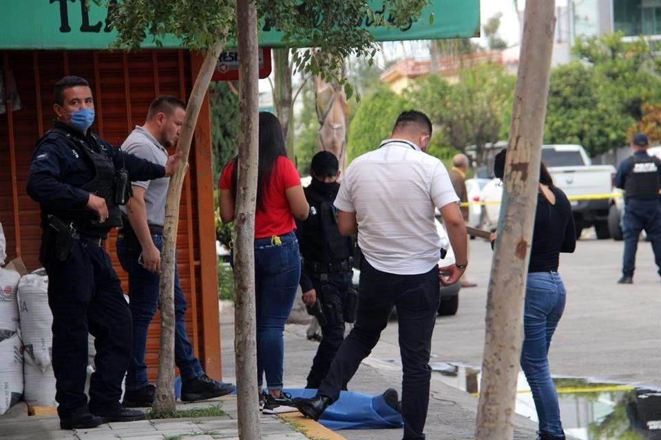 La víctima habría recibido un disparo en el rostro, sobre la Calle Hermenegildo Bustos, casi esquina con la Avenida De la Pintura.