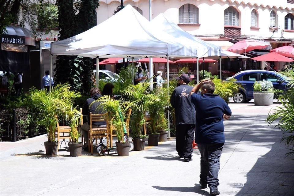 La Voz de Polanco tramitó un amparo en contra del programa Ciudad al Aire Libre por privatizar banquetas y calles a favor de restauranteros.