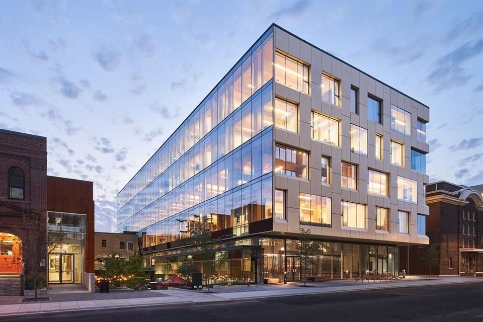 80 Atlantic es un edificio con forma rectangular.